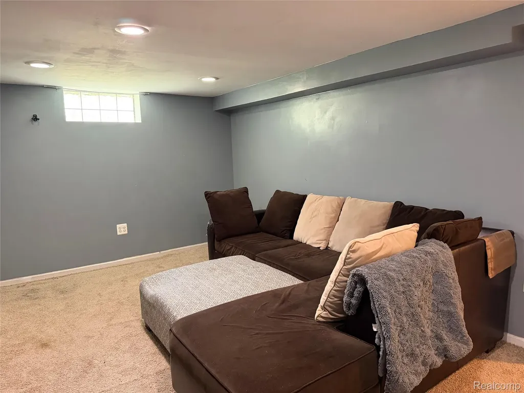34503 Chestnut Street Wayne City MI 48184
