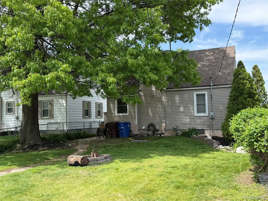 34503 Chestnut Street Wayne City MI 48184
