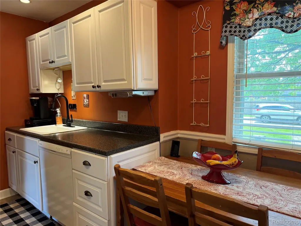 34503 Chestnut Street Wayne City MI 48184