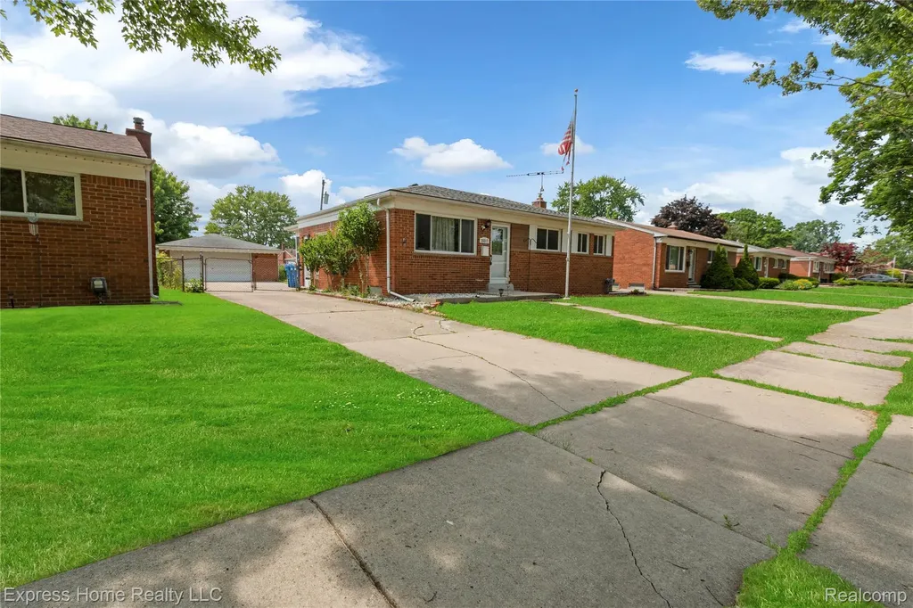 25217 Roan Avenue Warren City MI 48089
