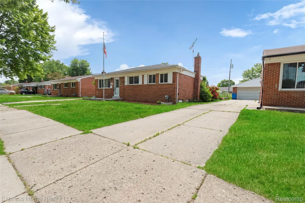 25217 Roan Avenue Warren City MI 48089