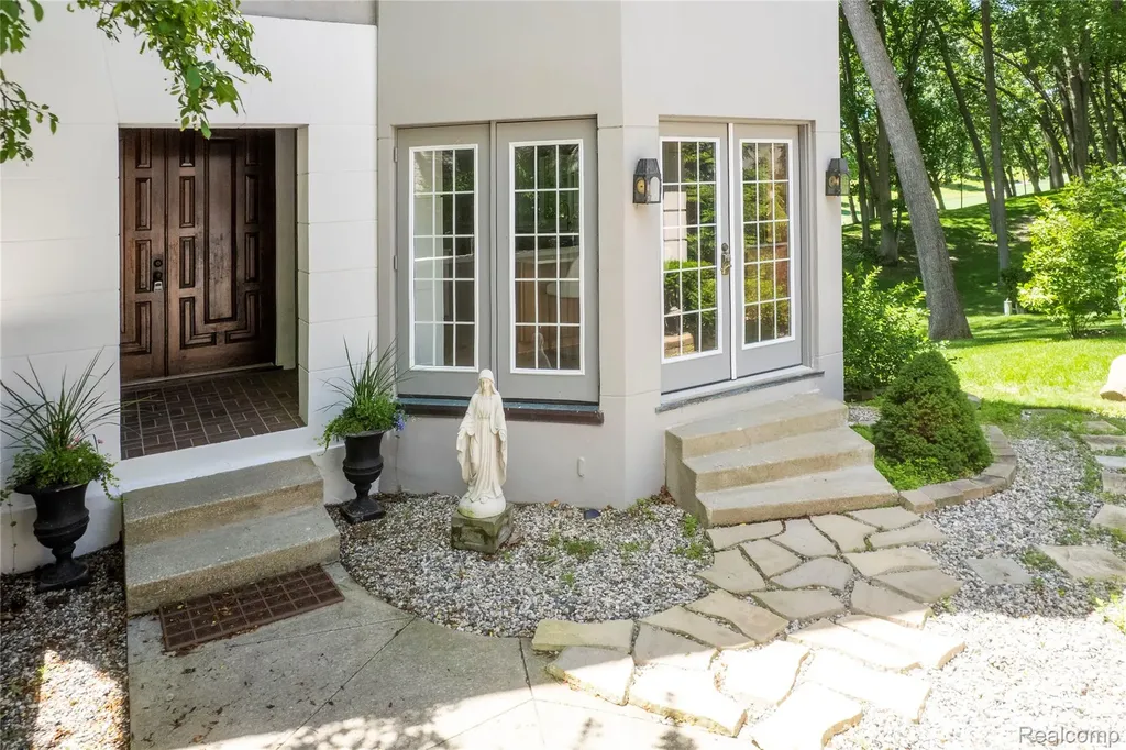 5409 Bristol Parke Drive Independence Charter Township MI 48348
