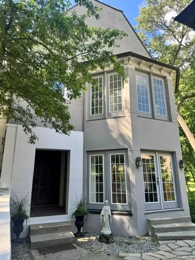 5409 Bristol Parke Drive Independence Charter Township MI 48348