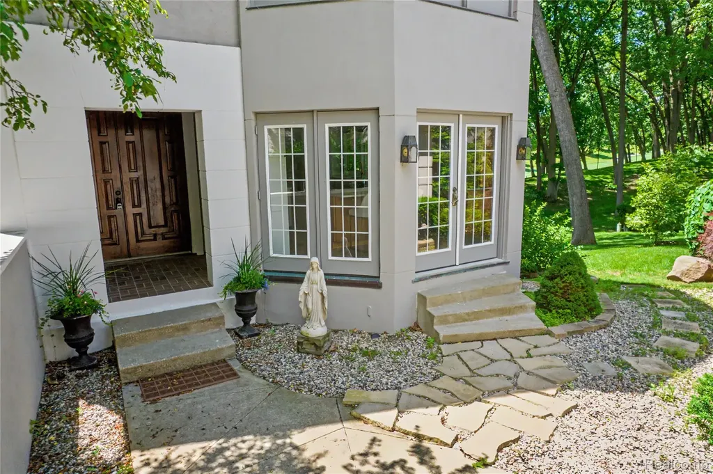 5409 Bristol Parke Drive Independence Charter Township MI 48348