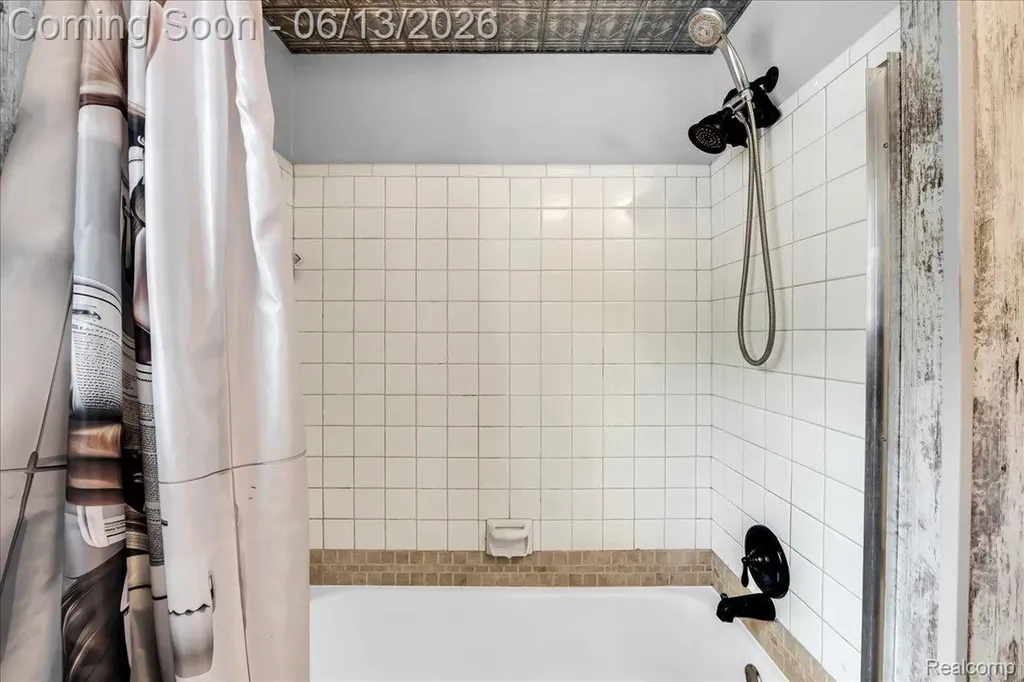 26877 N Dixboro Road Green Oak Township MI 48178