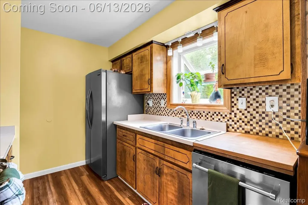 26877 N Dixboro Road Green Oak Township MI 48178