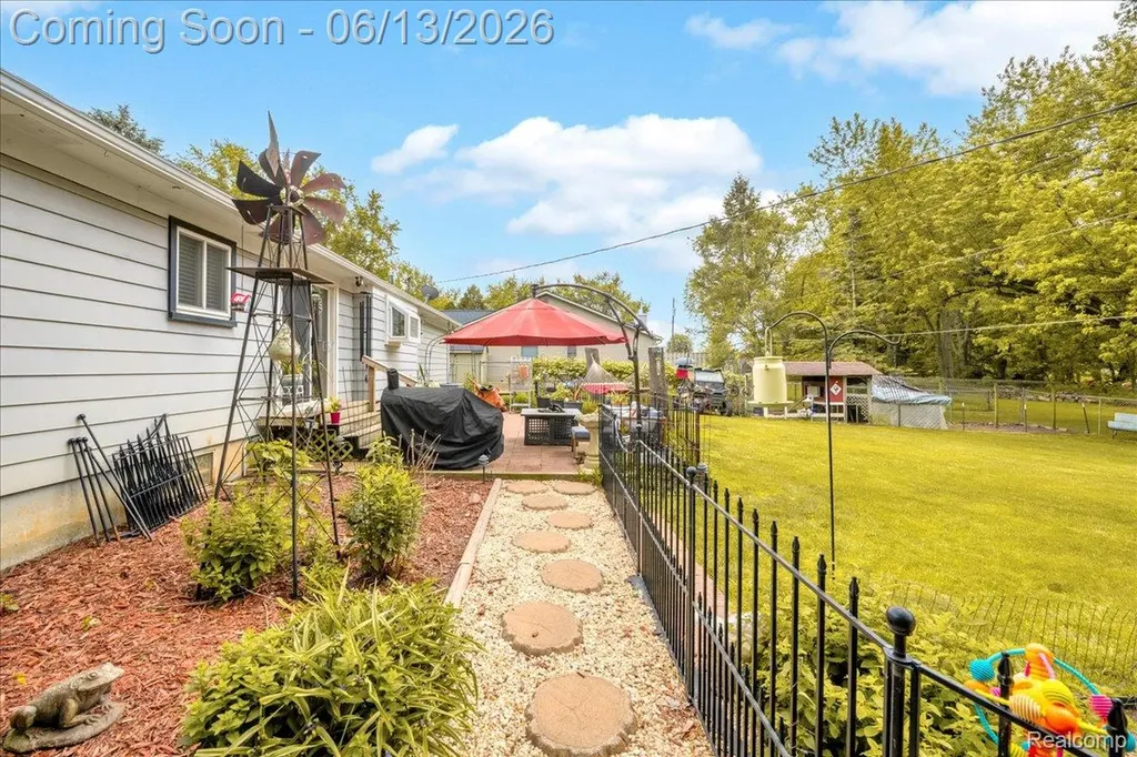 26877 N Dixboro Road Green Oak Township MI 48178