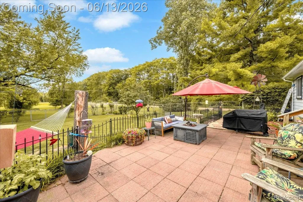 26877 N Dixboro Road Green Oak Township MI 48178