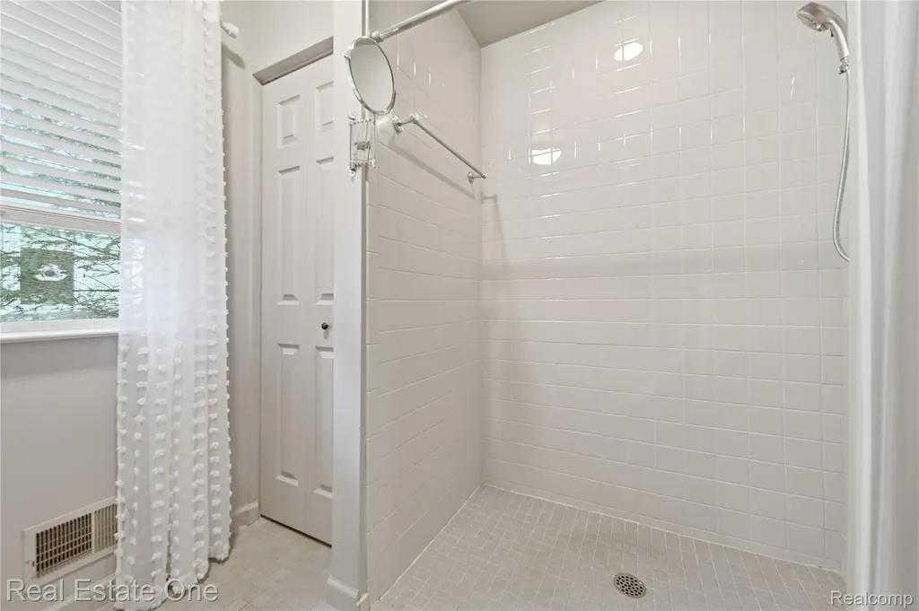 8576 Barrington Drive Superior Charter Township MI 48198