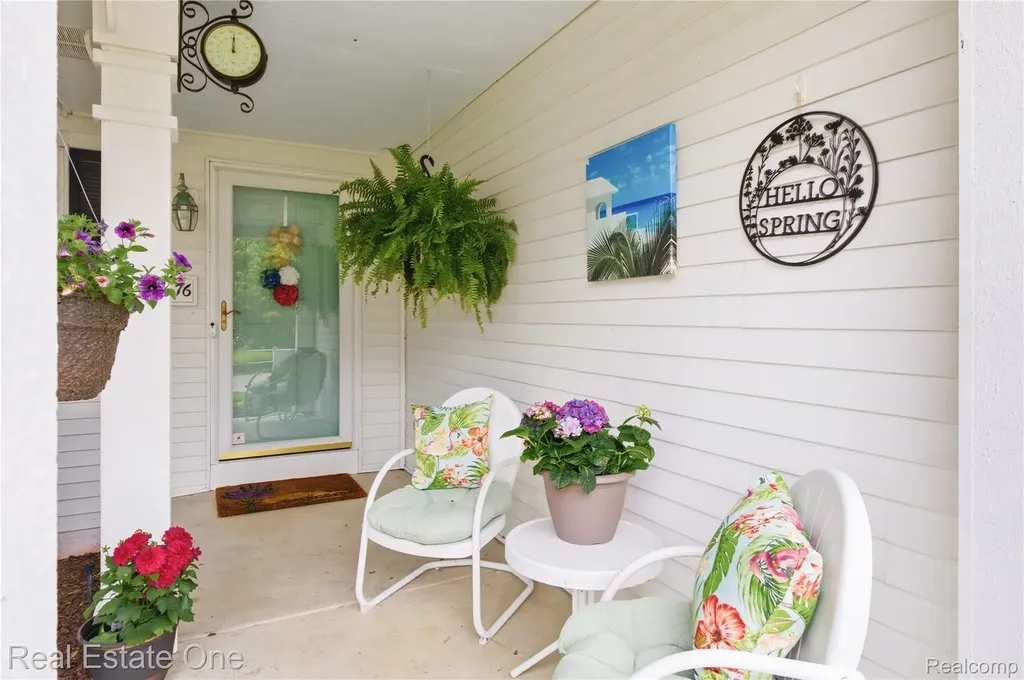 8576 Barrington Drive Superior Charter Township MI 48198