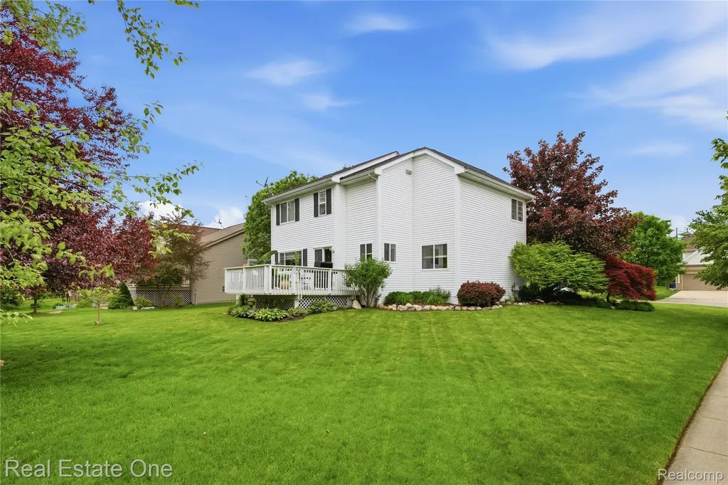 8576 Barrington Drive Superior Charter Township MI 48198