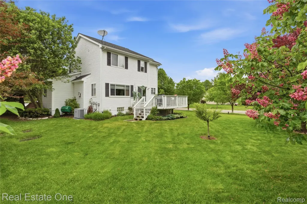 8576 Barrington Drive Superior Charter Township MI 48198
