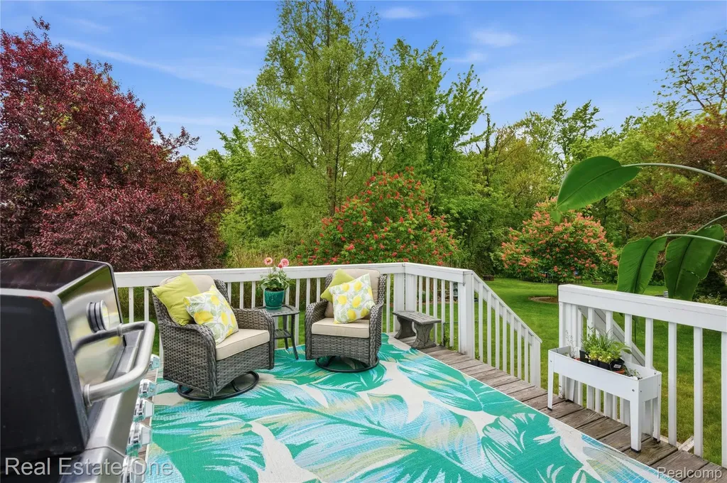 8576 Barrington Drive Superior Charter Township MI 48198