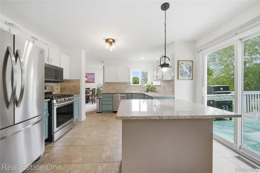 8576 Barrington Drive Superior Charter Township MI 48198