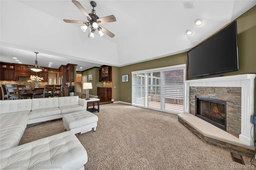 2076 Shore Hill Court West Bloomfield Charter Township MI 48323