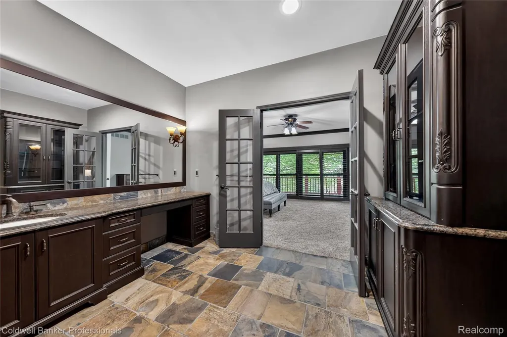 2076 Shore Hill Court West Bloomfield Charter Township MI 48323