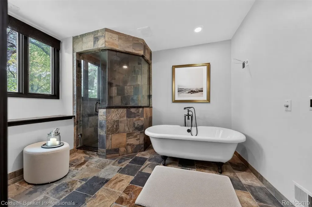 2076 Shore Hill Court West Bloomfield Charter Township MI 48323