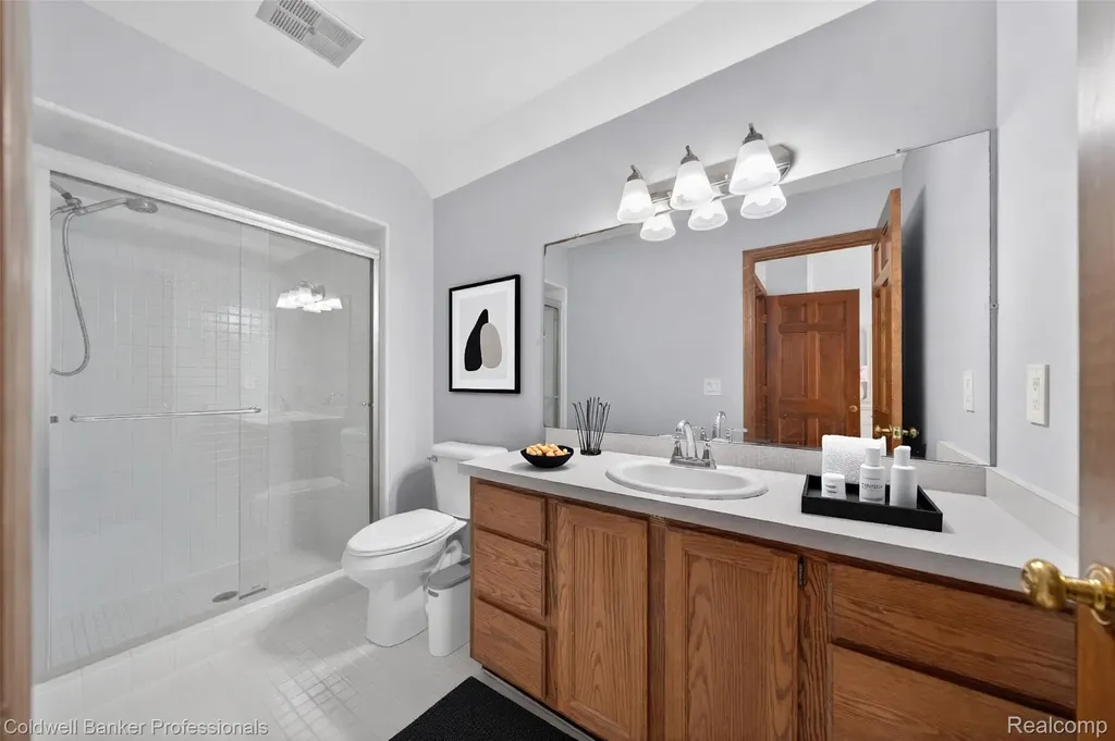 2076 Shore Hill Court West Bloomfield Charter Township MI 48323