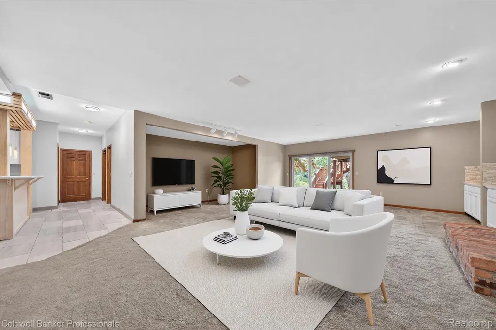 2076 Shore Hill Court West Bloomfield Charter Township MI 48323