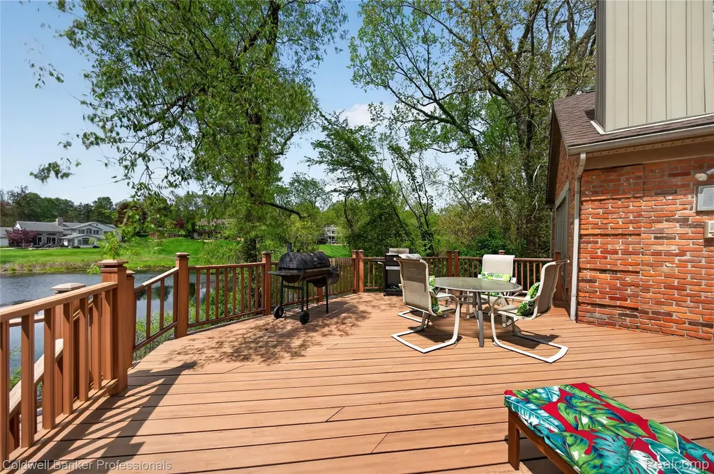 2076 Shore Hill Court West Bloomfield Charter Township MI 48323