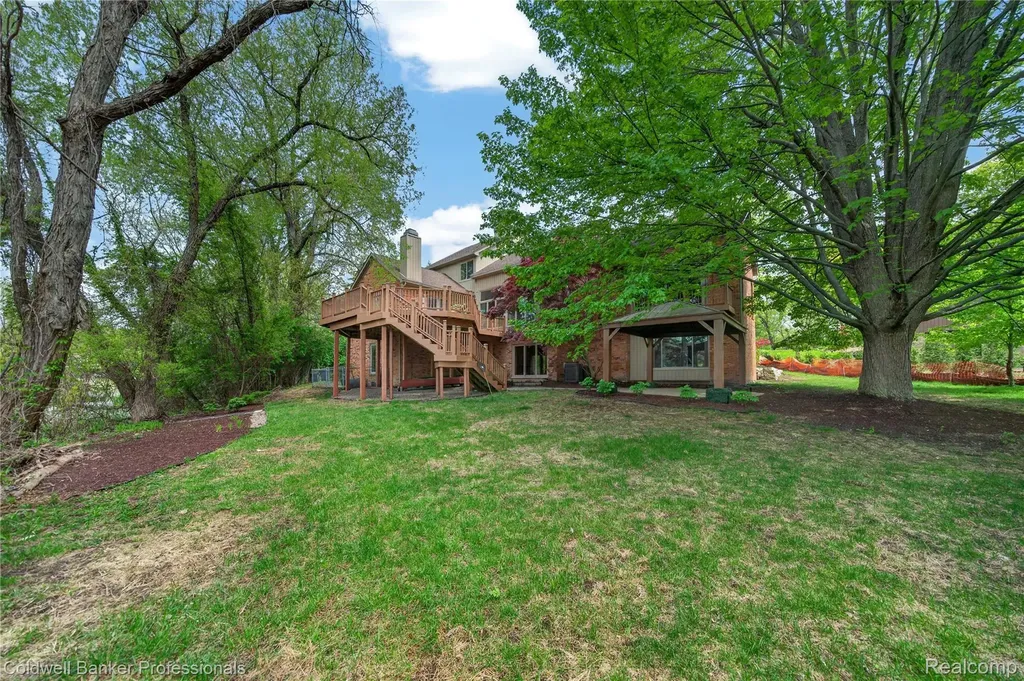 2076 Shore Hill Court West Bloomfield Charter Township MI 48323