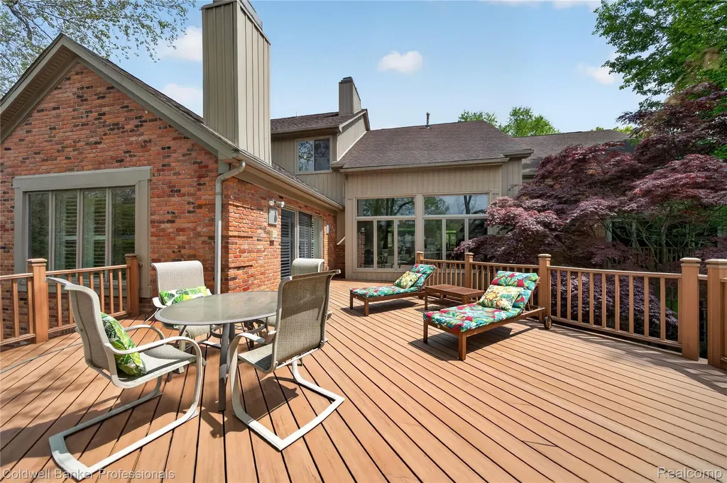 2076 Shore Hill Court West Bloomfield Charter Township MI 48323