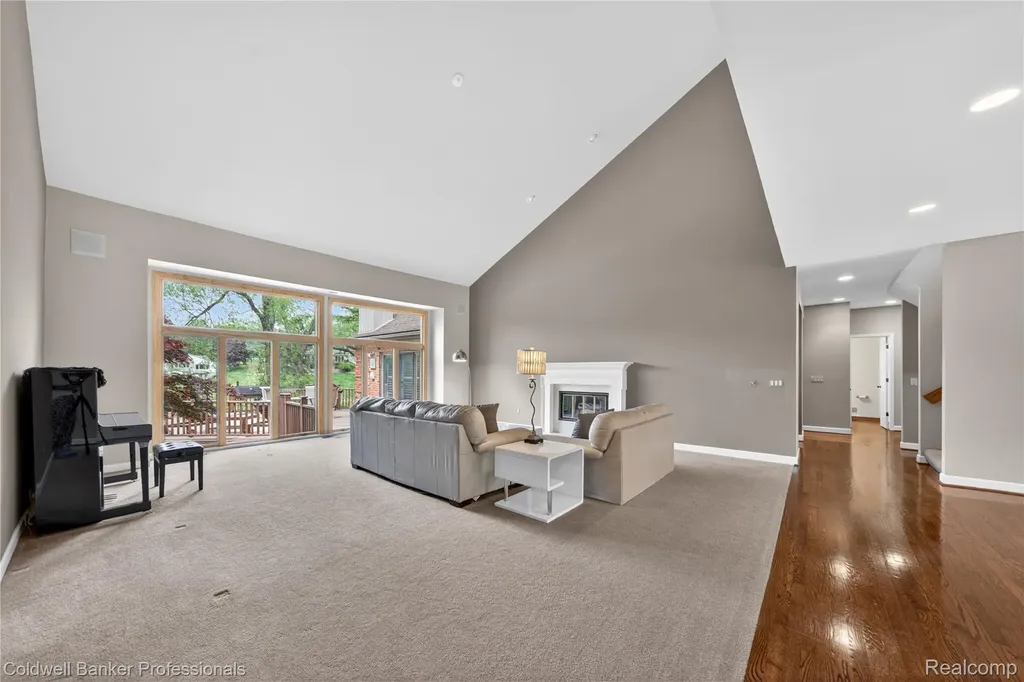 2076 Shore Hill Court West Bloomfield Charter Township MI 48323