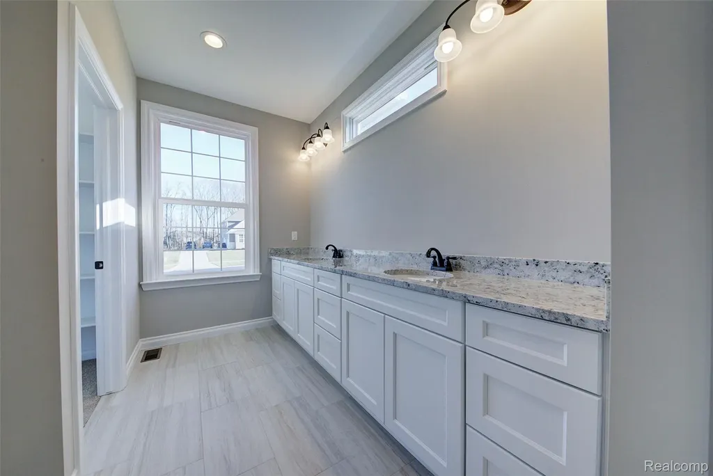 562 (moh72) Round Rock Drive Marion Township MI 48843