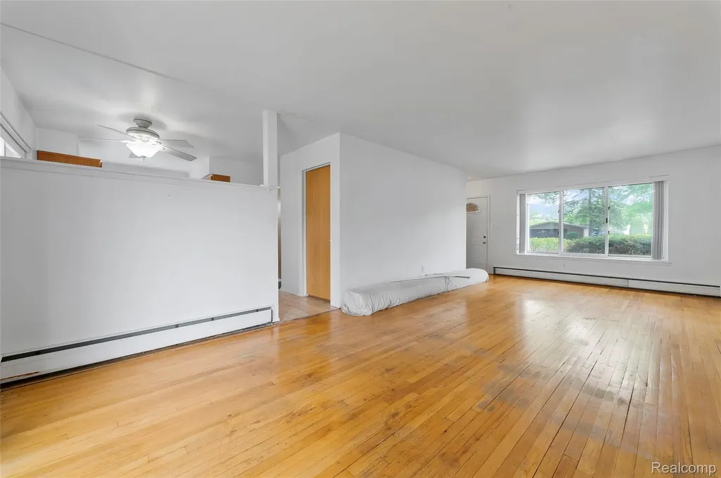 35927 Dover Street Livonia City MI 48150