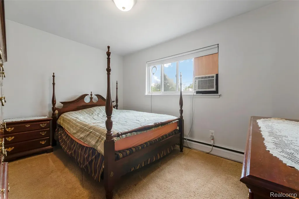35927 Dover Street Livonia City MI 48150