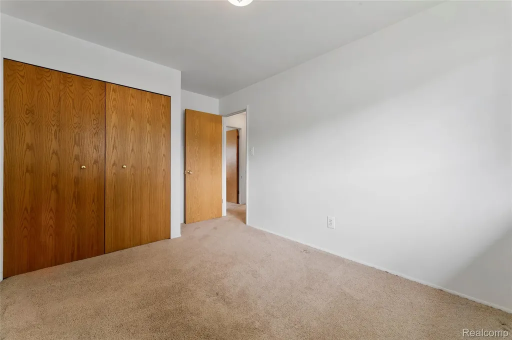 35927 Dover Street Livonia City MI 48150