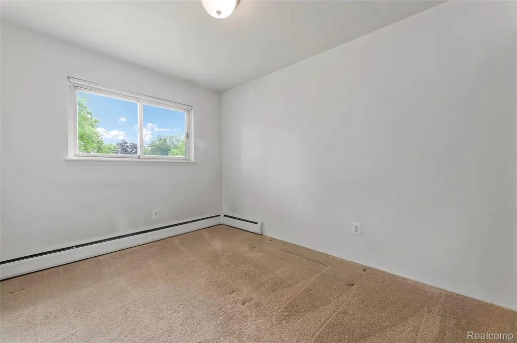 35927 Dover Street Livonia City MI 48150