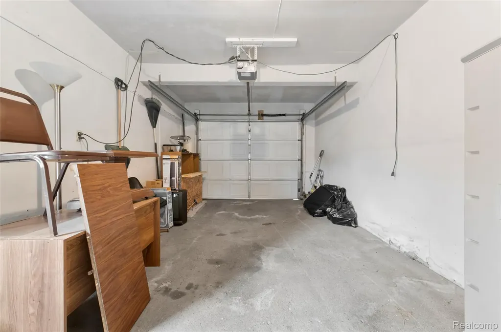 35927 Dover Street Livonia City MI 48150