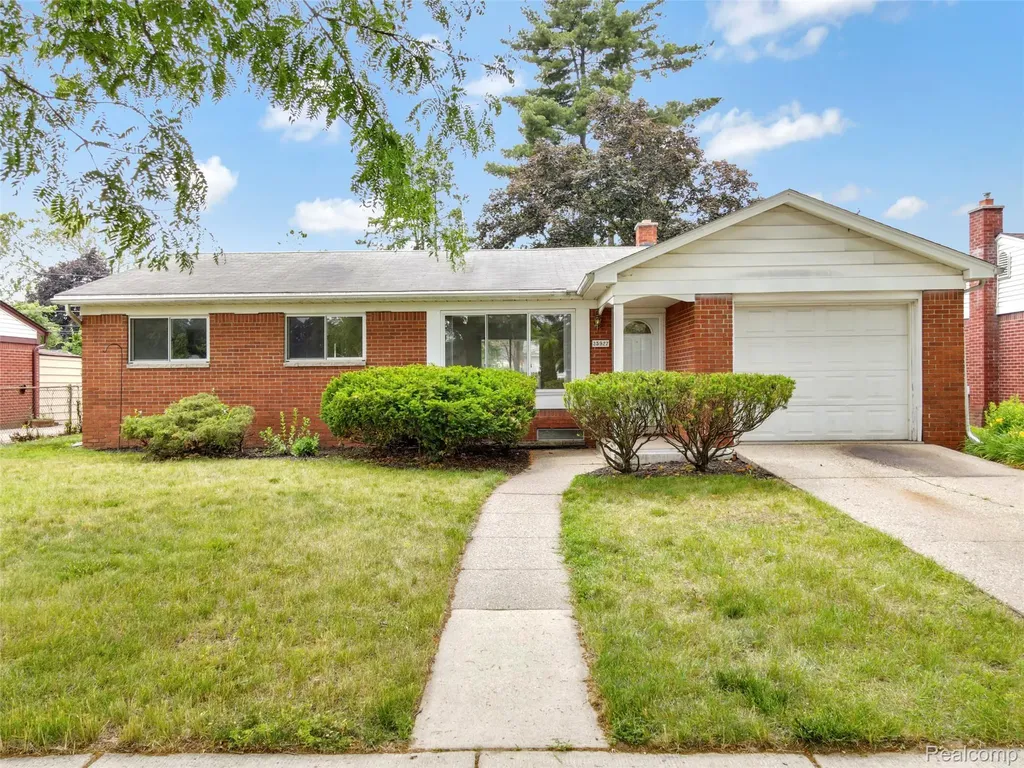35927 Dover Street Livonia City MI 48150