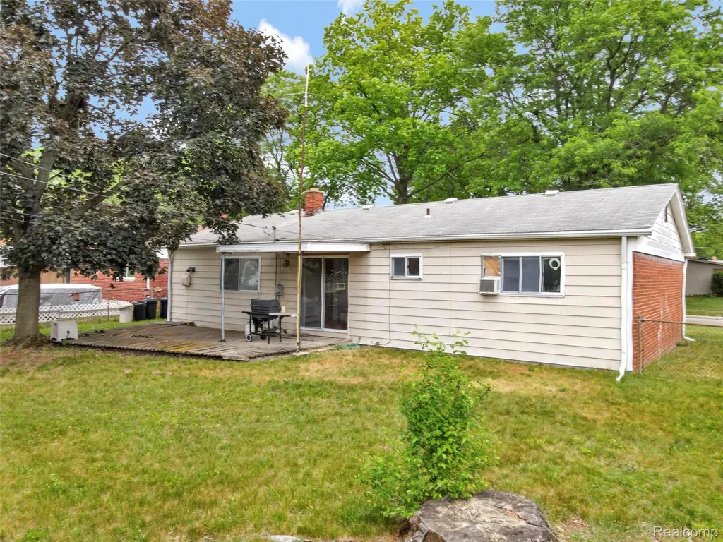 35927 Dover Street Livonia City MI 48150