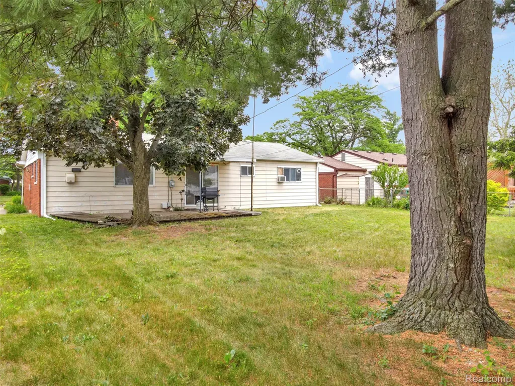 35927 Dover Street Livonia City MI 48150