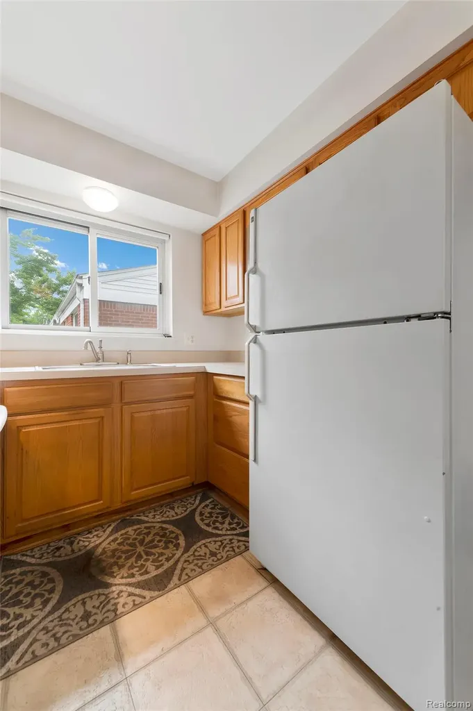 35927 Dover Street Livonia City MI 48150