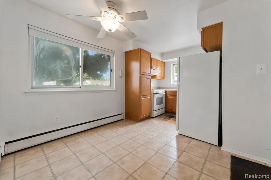 35927 Dover Street Livonia City MI 48150
