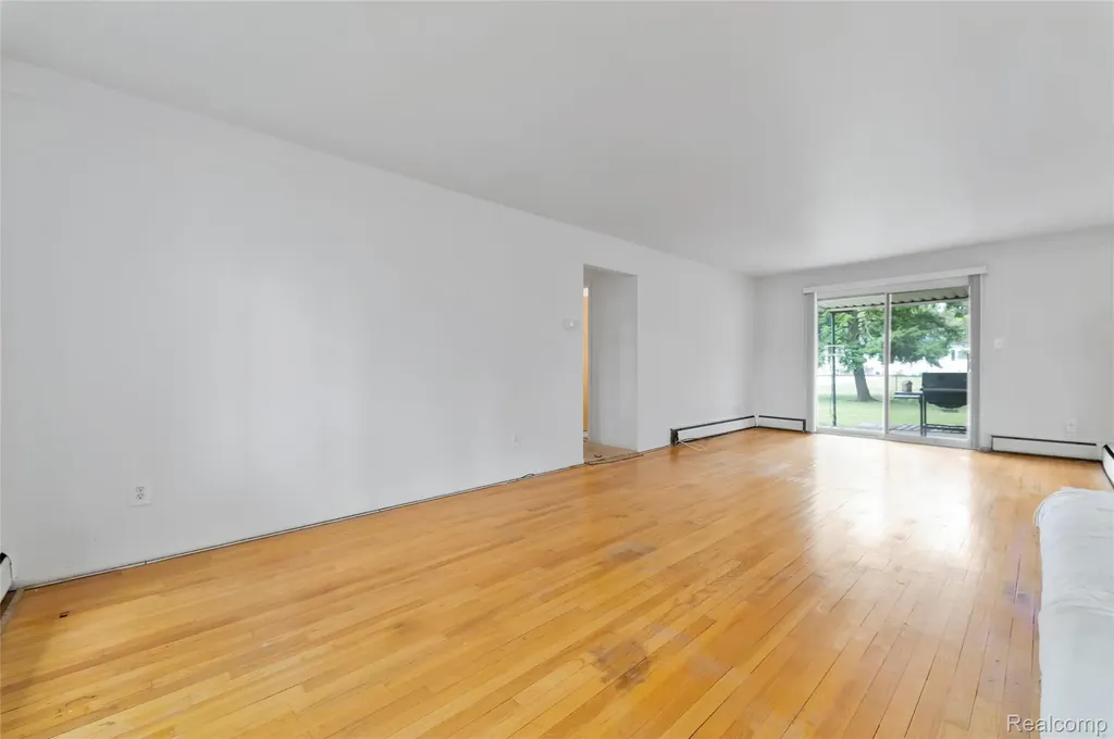 35927 Dover Street Livonia City MI 48150