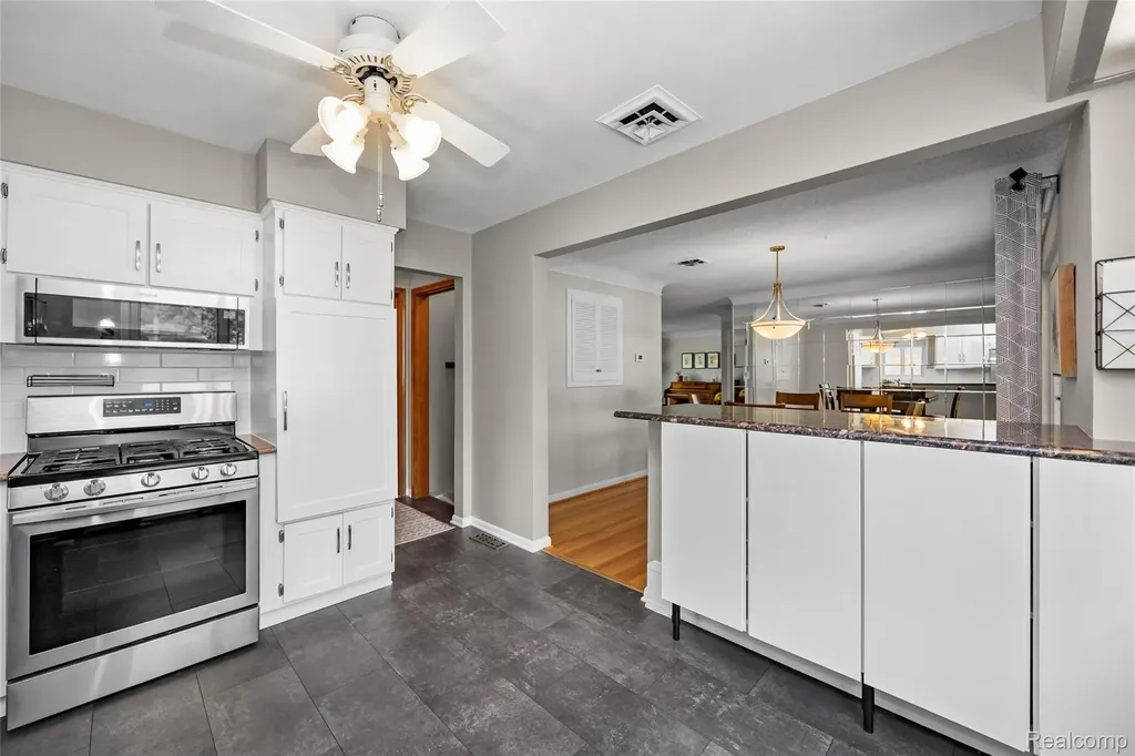 30064 Bentley Street Livonia City MI 48154