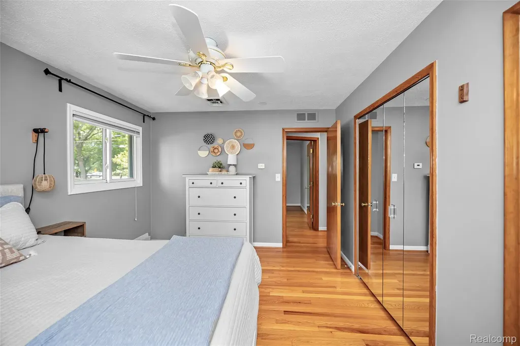 30064 Bentley Street Livonia City MI 48154