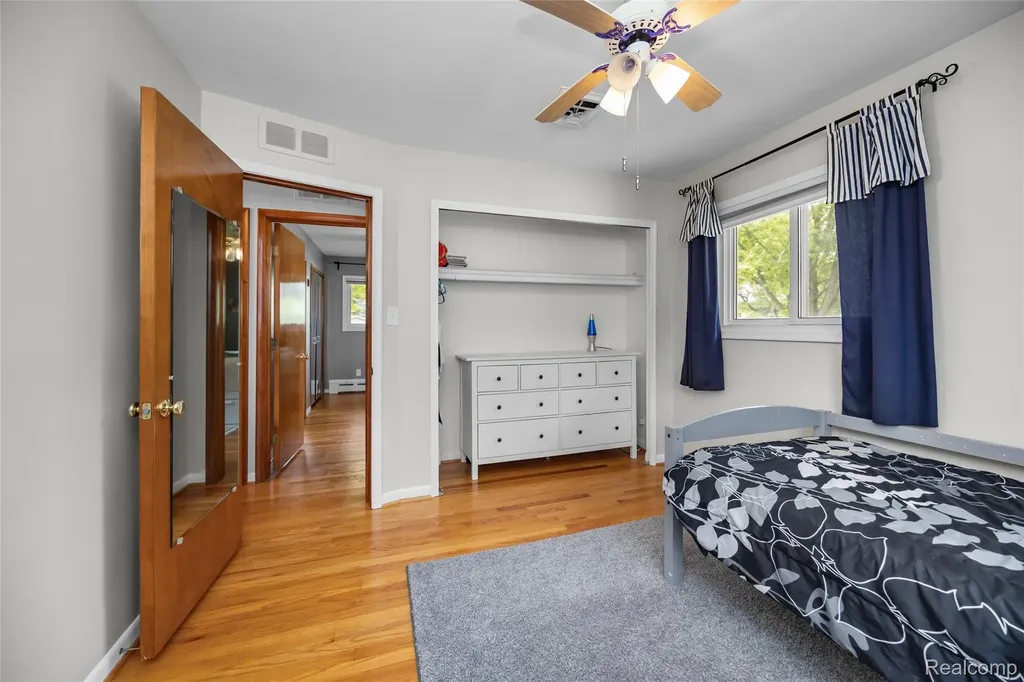 30064 Bentley Street Livonia City MI 48154