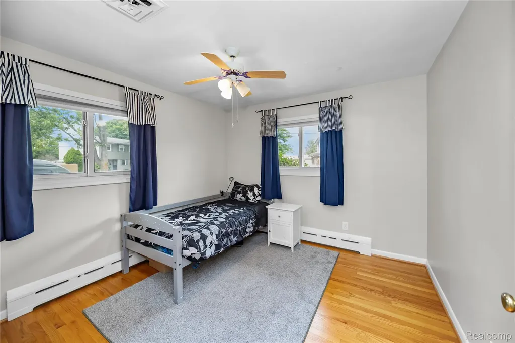 30064 Bentley Street Livonia City MI 48154