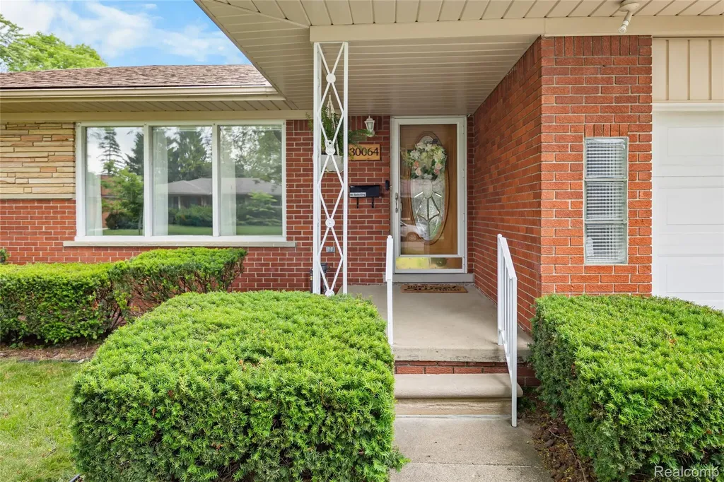 30064 Bentley Street Livonia City MI 48154
