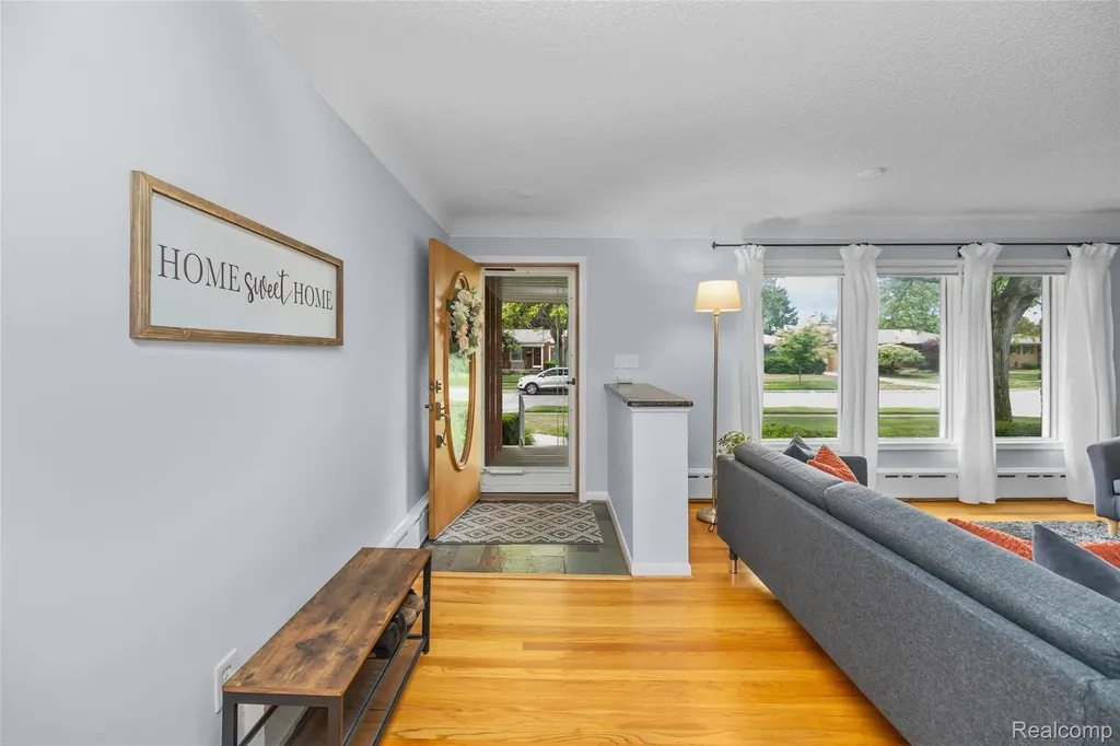 30064 Bentley Street Livonia City MI 48154