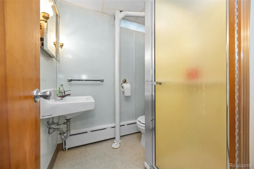 30064 Bentley Street Livonia City MI 48154
