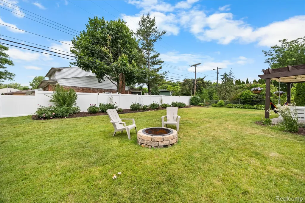 30064 Bentley Street Livonia City MI 48154
