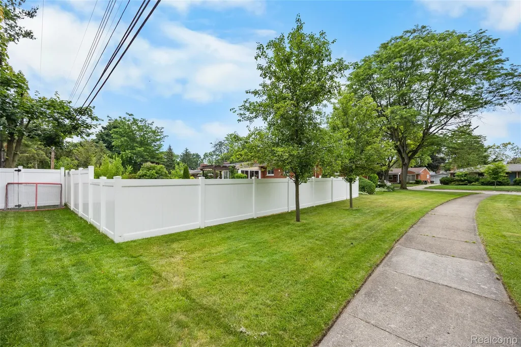 30064 Bentley Street Livonia City MI 48154