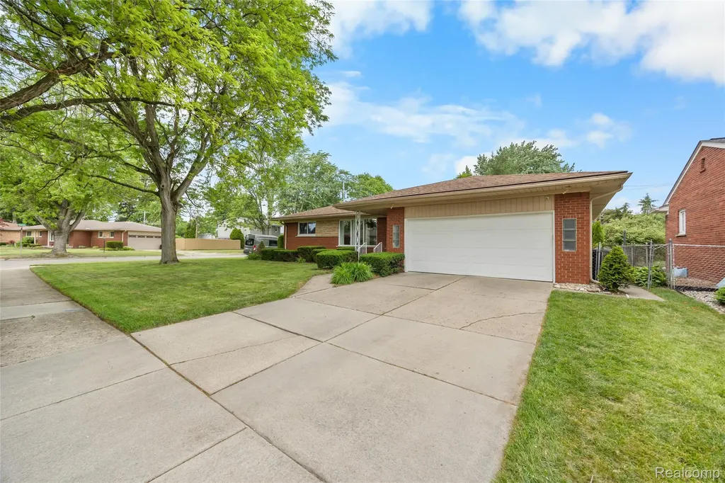 30064 Bentley Street Livonia City MI 48154