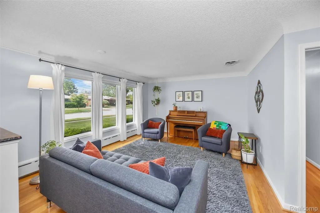 30064 Bentley Street Livonia City MI 48154